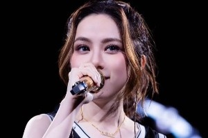 米乐M6-邓紫棋在巴克莱中心开唱 林书豪晒前者美照：她征服布鲁克林