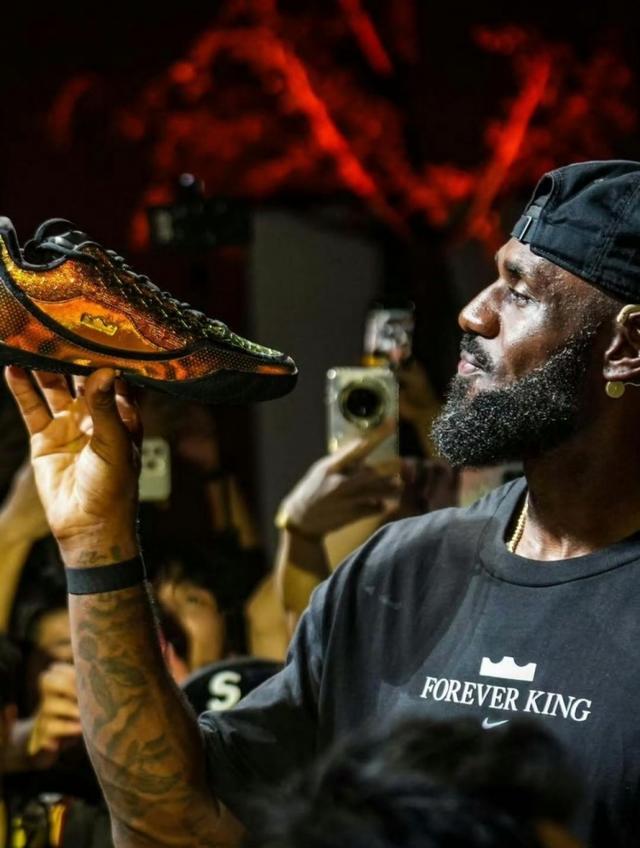 米乐体育-詹姆斯：23对我很重要 我们以詹23庆祝这一时刻 献给我所有的球迷