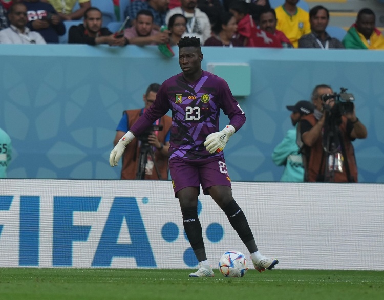 米乐M6-太阳报：奥纳纳在赛后离场时推搡球迷，是出于对自身安全的考虑