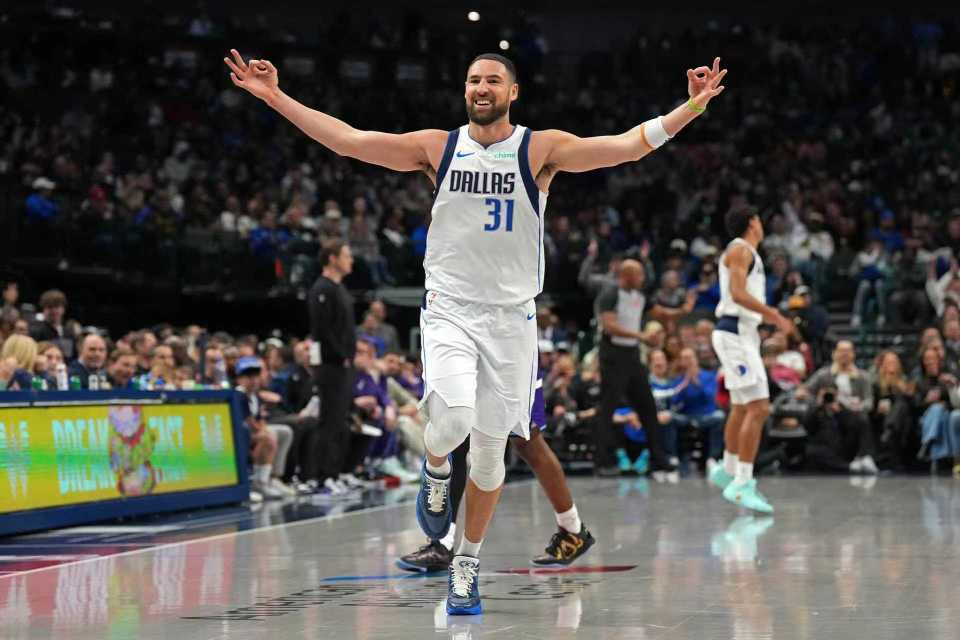 M6体育-克莱半场23+6三分迎17000分里程碑 独行侠三状元缺席大胜爵士